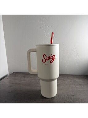 Swig Tumbler 44 oz Limited Edition Candy Cane Christmas Jug Bottle